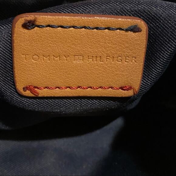 Tommy Hilfiger Geo Print Crossbody Bag in Blue, White, Green - Picture 2 of 8